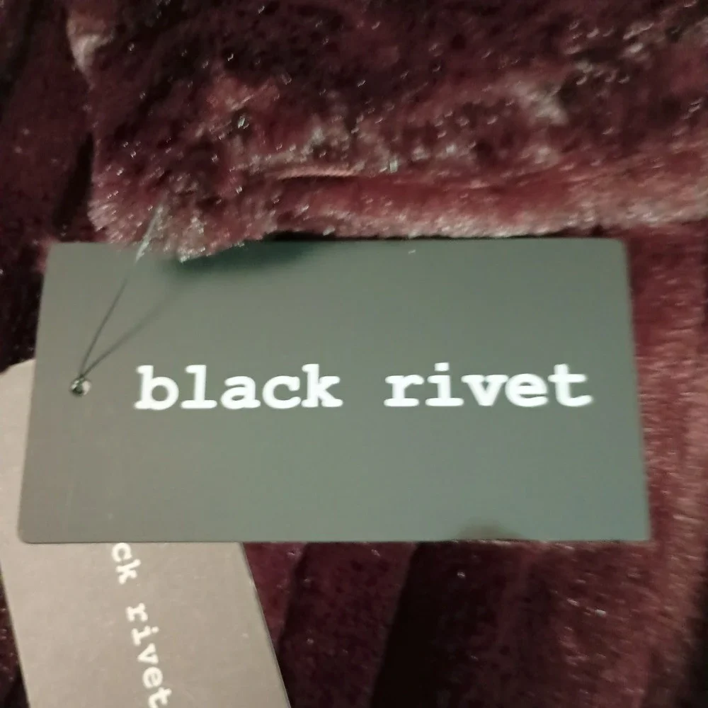 Black Rivet Merlot Faux Fur Poncho Cape Merlot Burgundy S M Style 00RMF022 NWT - Picture 12 of 15